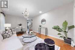 314 DOWSON LOOP | Newmarket Ontario | Slide Image Five