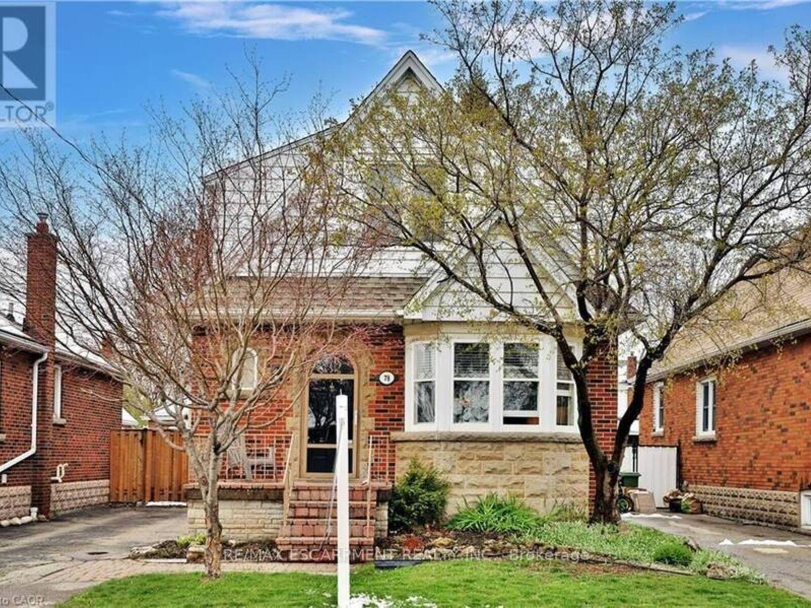 78 CAMERON AVENUE S, Hamilton, Ontario L8K 2X2