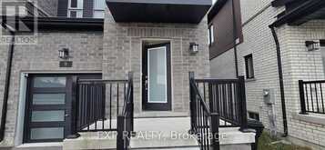 11 EVERGREEN TERRACE | Barrie Ontario | Slide Image Three