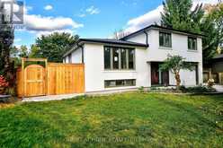 8 HILL DRIVE | Aurora Ontario | Slide Image Two