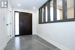 8 HILL DRIVE | Aurora Ontario | Slide Image Three