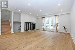 8 HILL DRIVE | Aurora Ontario | Slide Image Eight