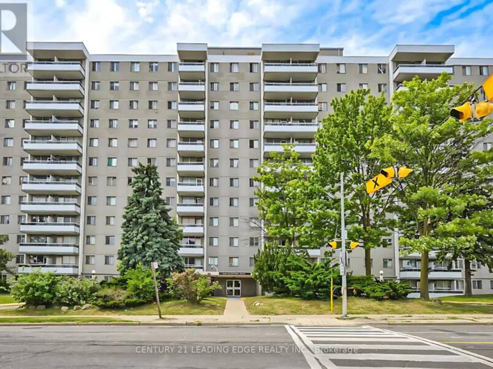 611 - 940 CALEDONIA ROAD, Toronto, Ontario M6B 2G8