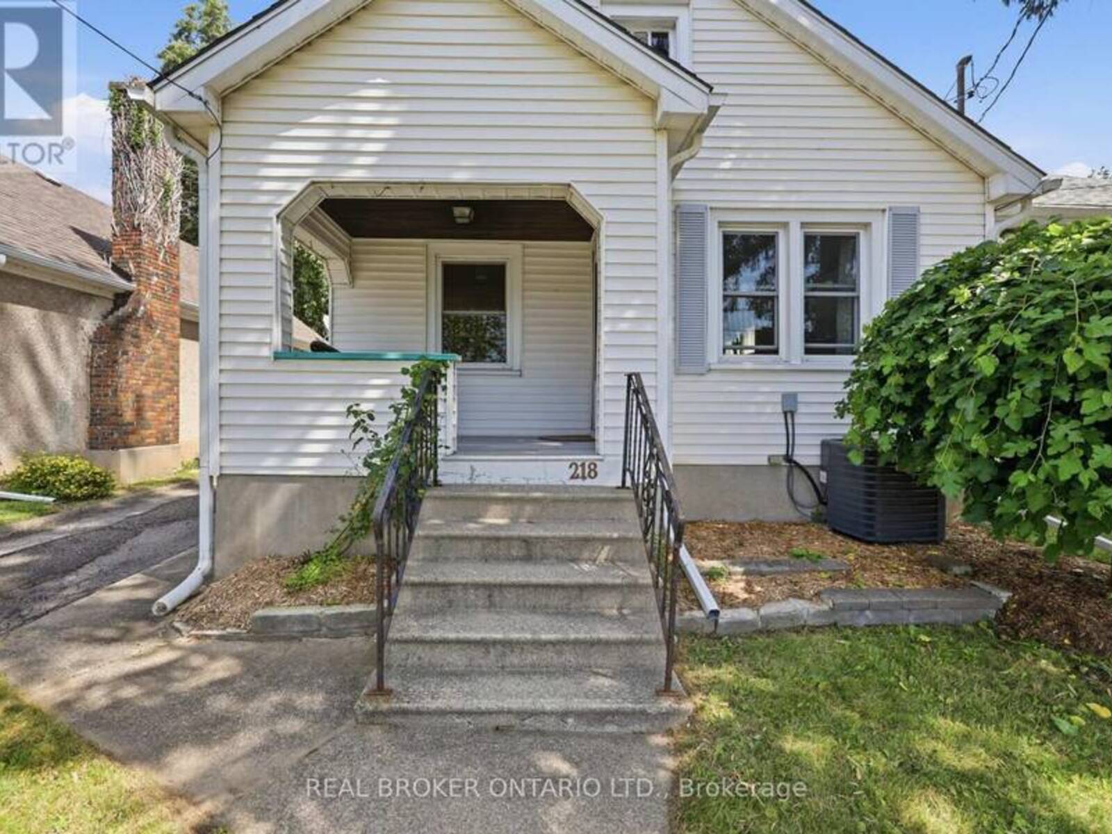218 LAKE STREET, St. Catharines, Ontario L2R 5Z2