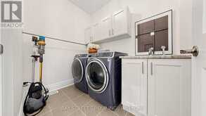 40 SHINING WILLOW COURT | Richmond Hill Ontario | Slide Image Thirty