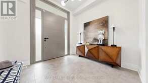 40 SHINING WILLOW COURT | Richmond Hill Ontario | Slide Image Three