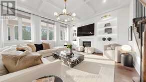 40 SHINING WILLOW COURT | Richmond Hill Ontario | Slide Image Six