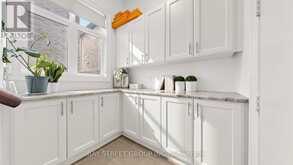 40 SHINING WILLOW COURT | Richmond Hill Ontario | Slide Image Nine