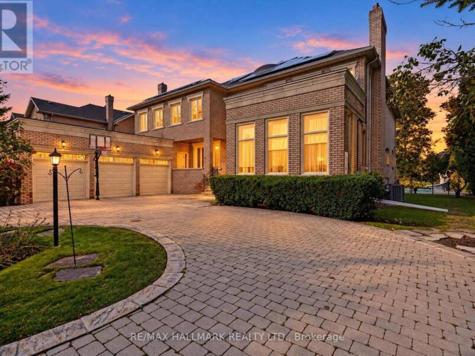 28 RENAISSANCE COURT W, Vaughan, Ontario L4J 7W4