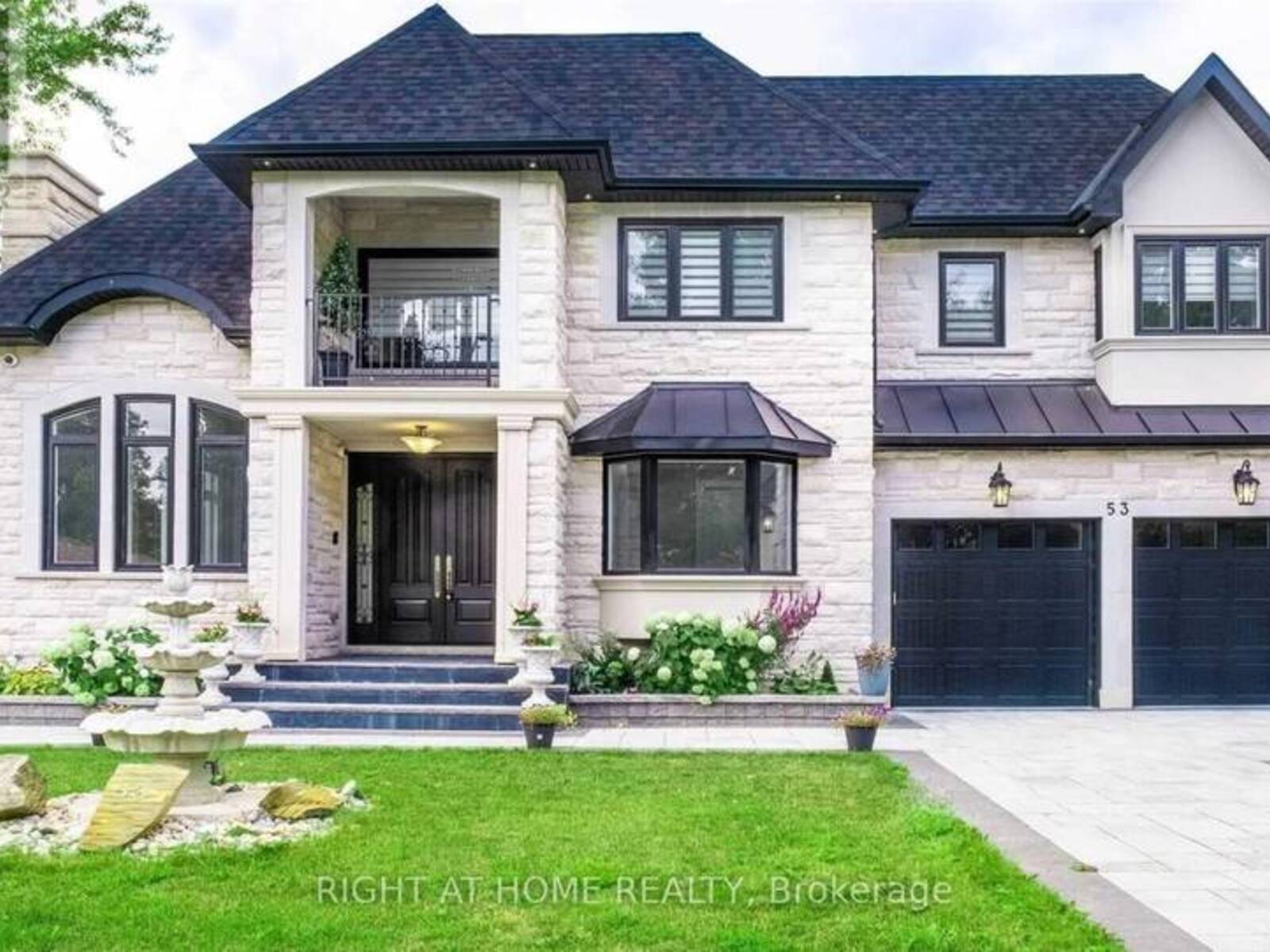 53 EAGLEWOOD BOULEVARD, Mississauga, Ontario L5G 1V6