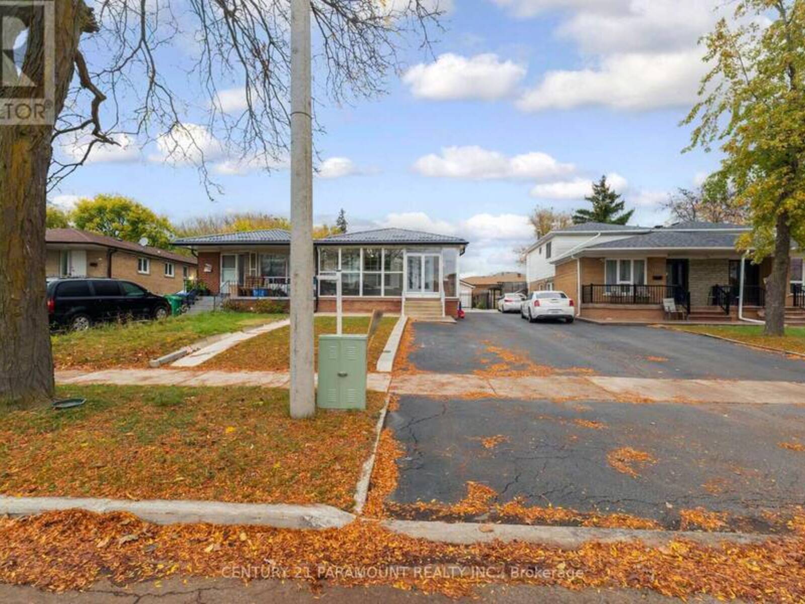 3135 PURNELL COURT, Mississauga, Ontario L4T 2J7