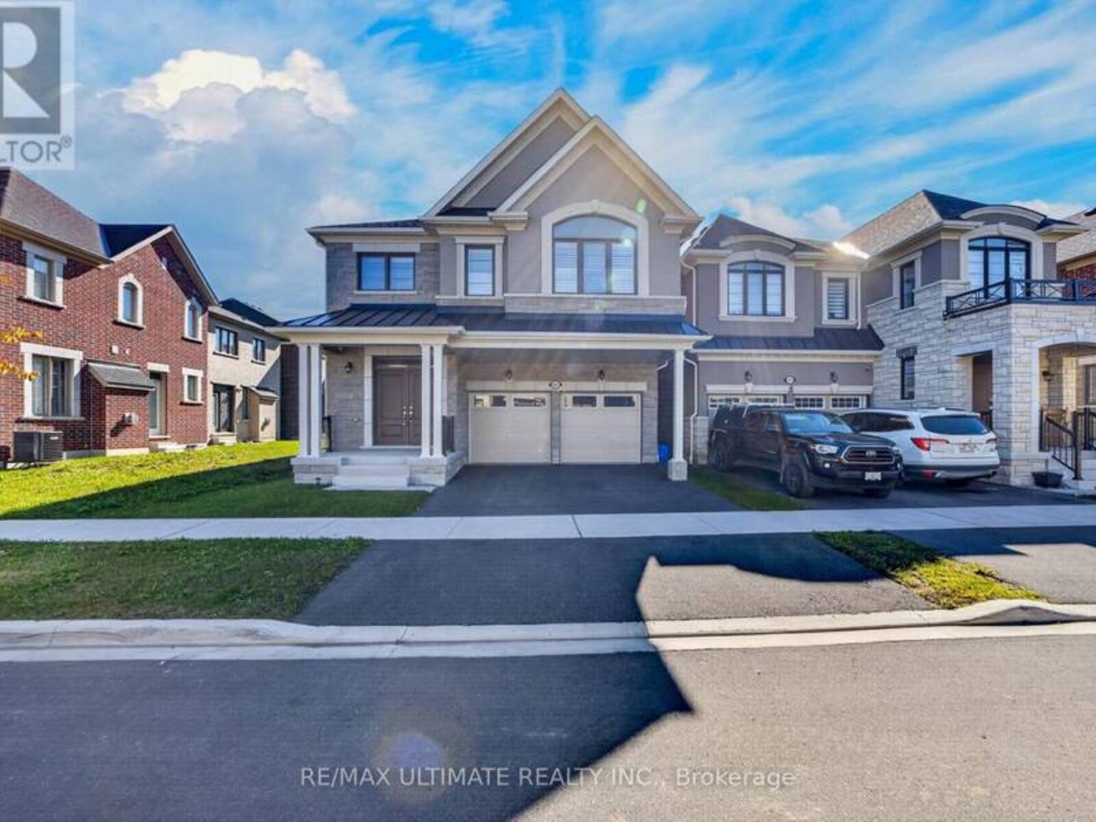 2885 FOXDEN SQUARE, Pickering, Ontario L1X 0N9