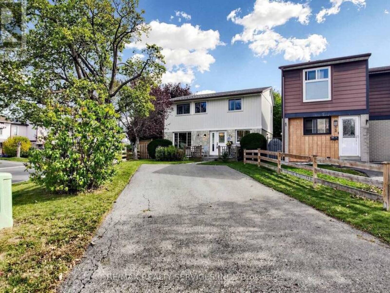 25 JENNIFER SQUARE, Brampton, Ontario L6S 2L2