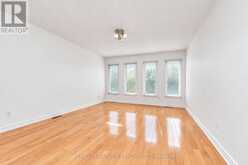 580 ELGIN MILLS ROAD W | Richmond Hill Ontario | Slide Image Twelve