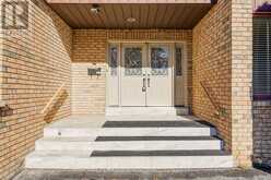 580 ELGIN MILLS ROAD W | Richmond Hill Ontario | Slide Image Three