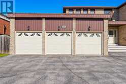 580 ELGIN MILLS ROAD W | Richmond Hill Ontario | Slide Image Forty-seven