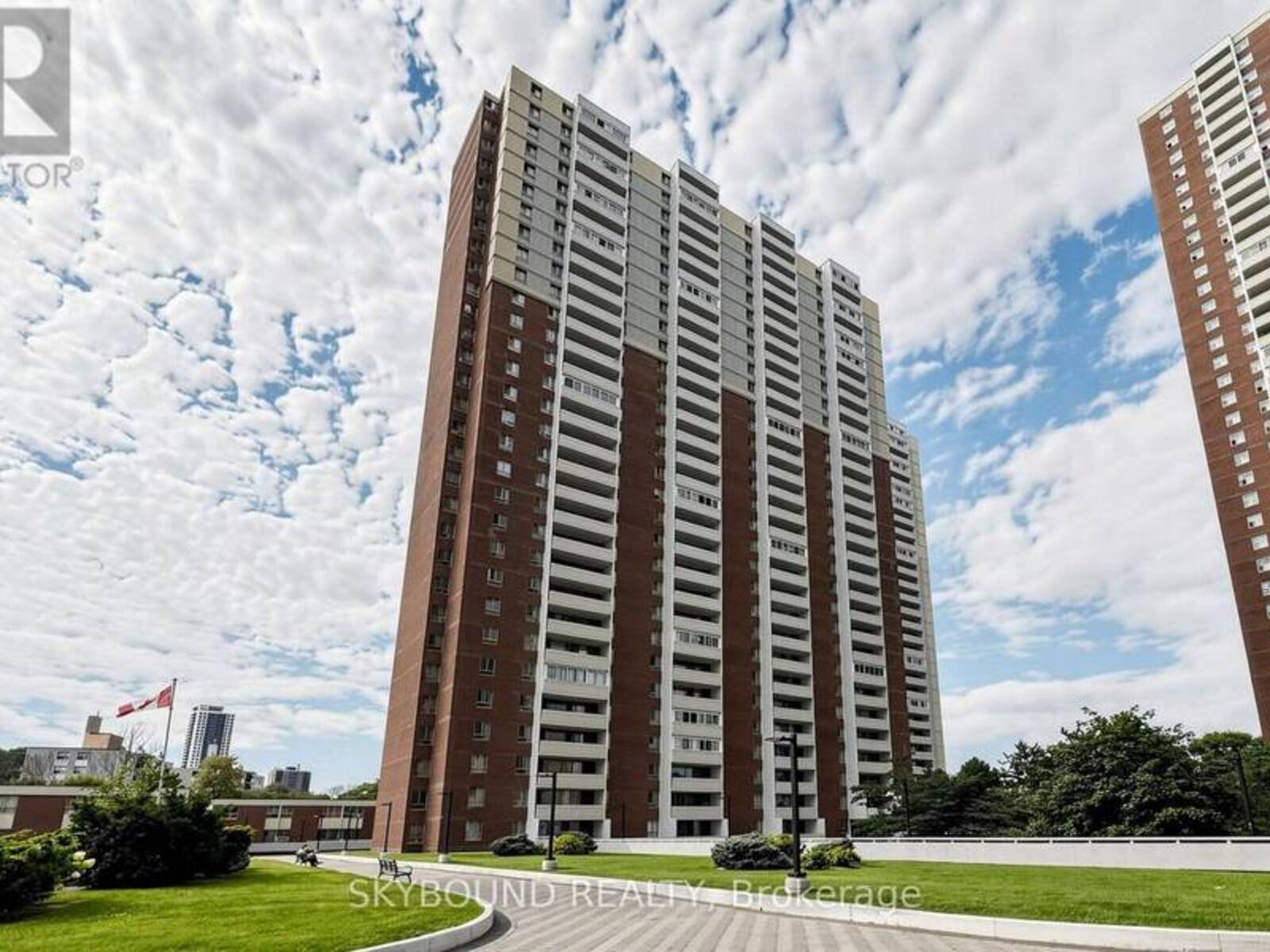 1710 - 1 MASSEY SQUARE, Toronto, Ontario M4C 5L4