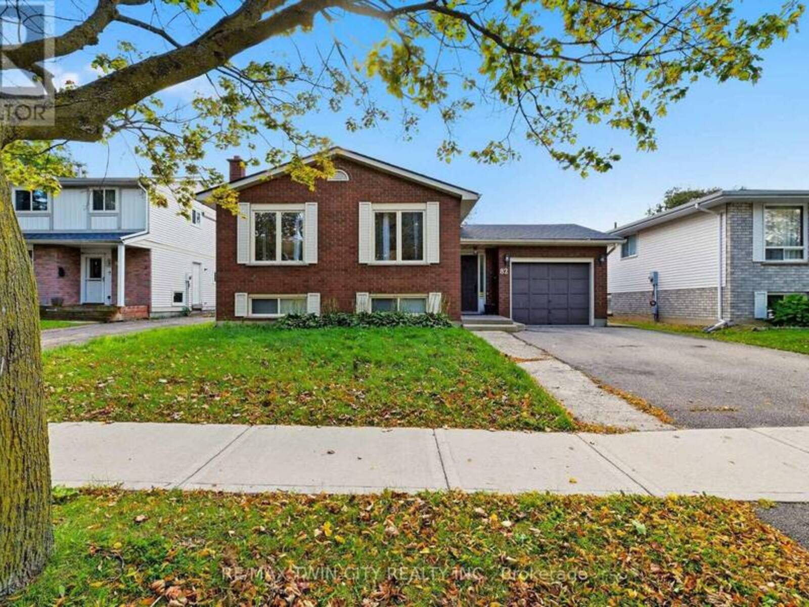 82 BEAVER CRESCENT, Brantford, Ontario N3P 1H8