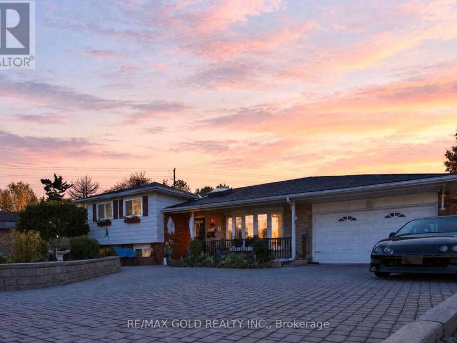 8 EASTON PLACE, Brampton, Ontario L6T 2A7
