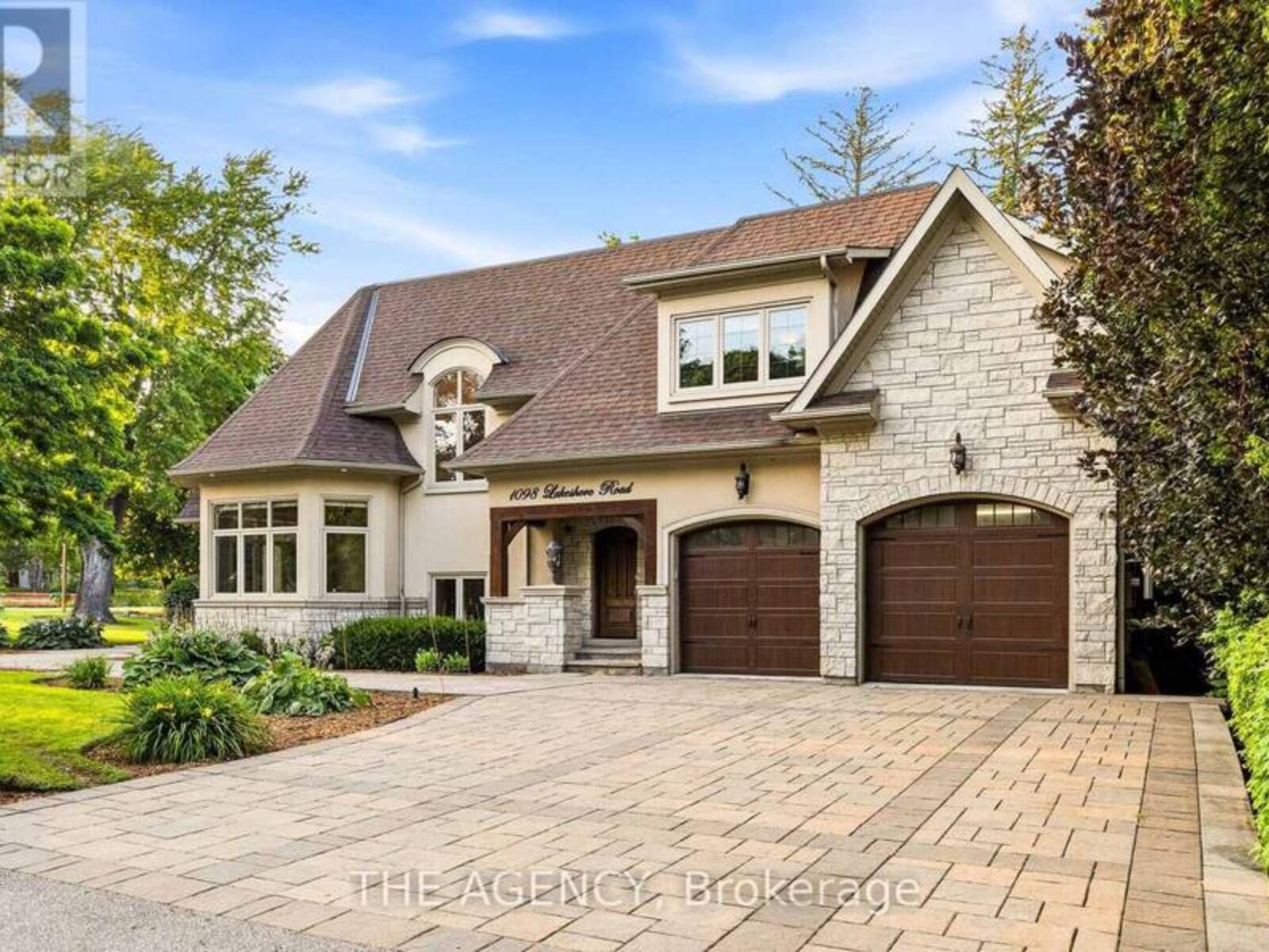 1098 LAKESHORE ROAD W, Oakville, Ontario L6L 1E9