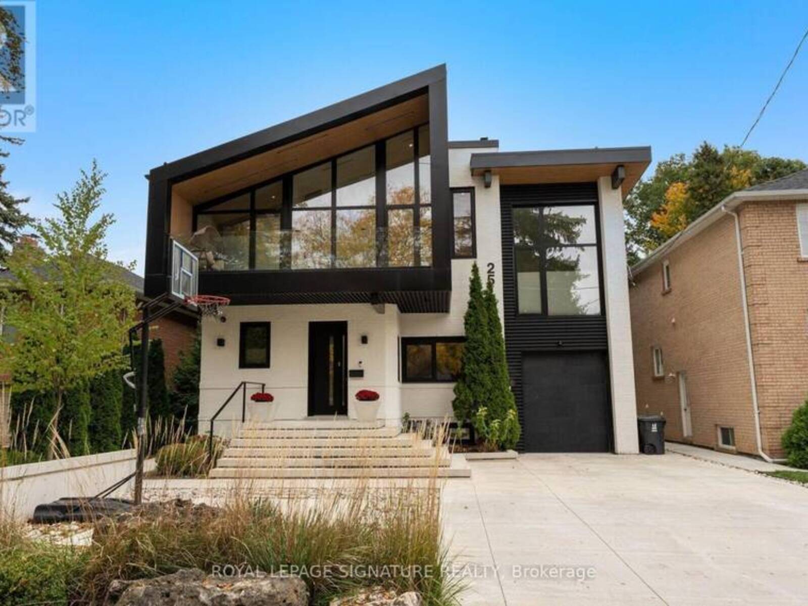 25 EAGLE ROAD, Toronto, Ontario M8Z 4H4