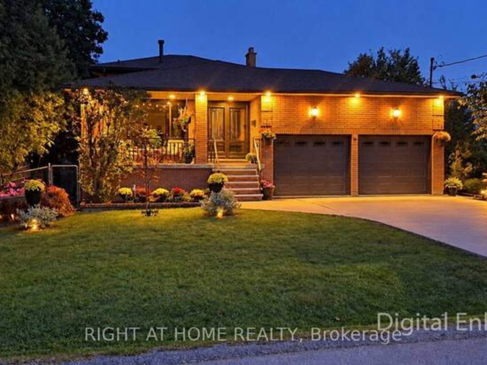 8 HUNTER ROAD, Grimsby, Ontario L3M 4A4