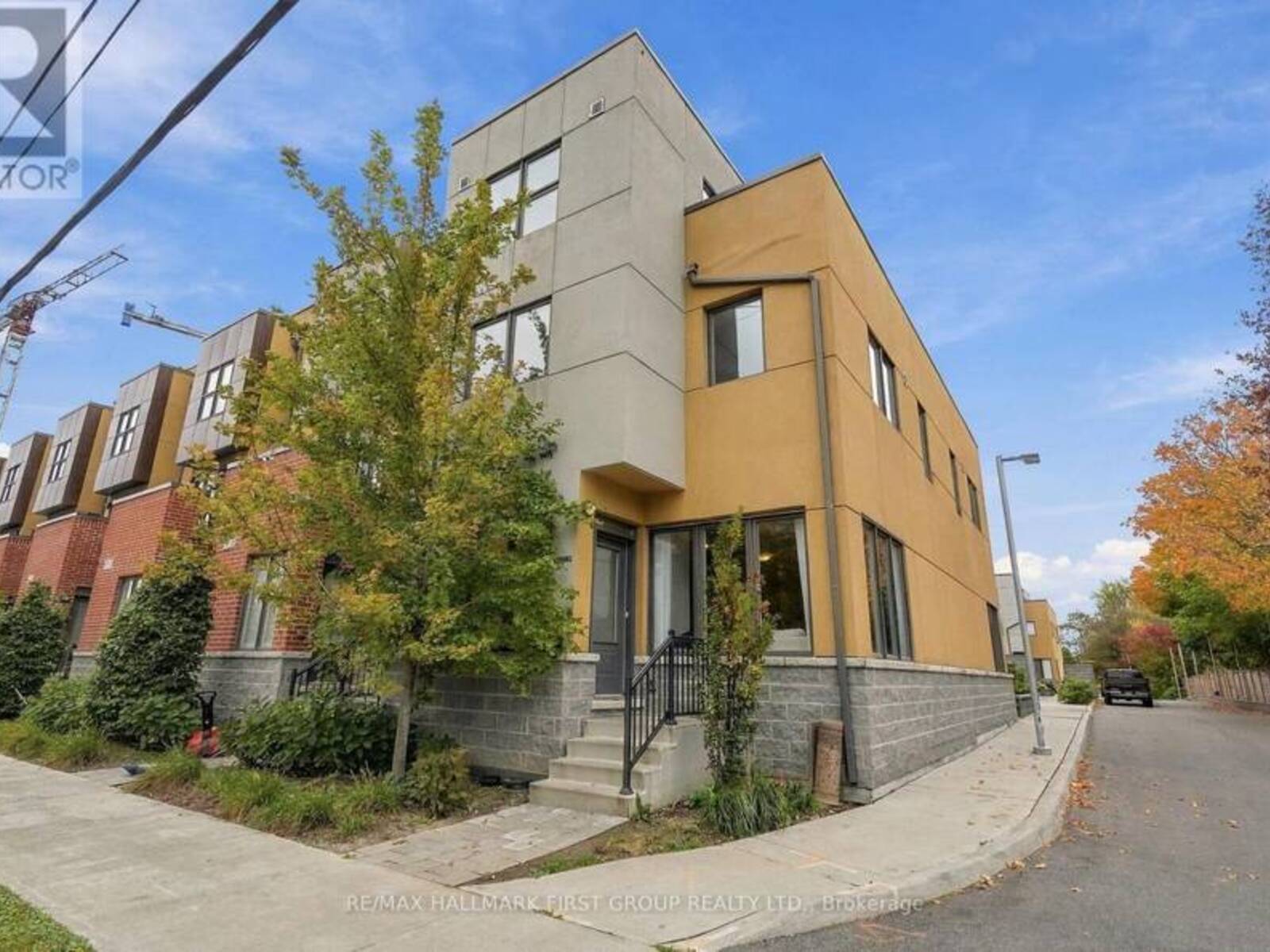 33 - 9 CLINTWOOD GATE, Toronto, Ontario M3A 0A8