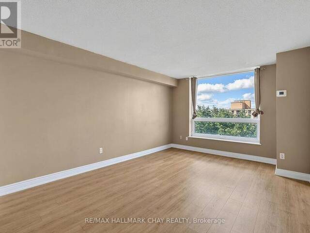 705 - 326 MAJOR MACKENZIE DRIVE E Richmond Hill Ontario, L4C 8T4 - 3 Bedrooms Condo For Sale