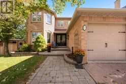 25 ALBERY CRESCENT | Aurora Ontario | Slide Image Four