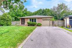 28 OSBORNE CRESCENT | Oakville Ontario | Slide Image Two