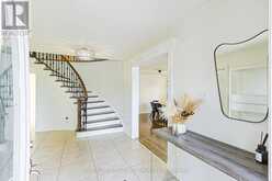 21 MCQUAID COURT | East Gwillimbury Ontario | Slide Image Six