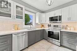 17 SHERWOOD COURT | Barrie Ontario | Slide Image Eight