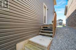 9218 WHITE OAK AVENUE N | Niagara Falls Ontario | Slide Image Forty
