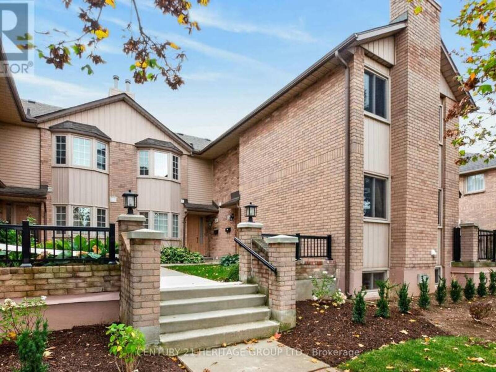 15 - 38 ELORA DRIVE, Hamilton, Ontario L9C 7L3