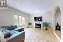 63 BAYNARDS LANE | Richmond Hill Ontario | Slide Image Seven