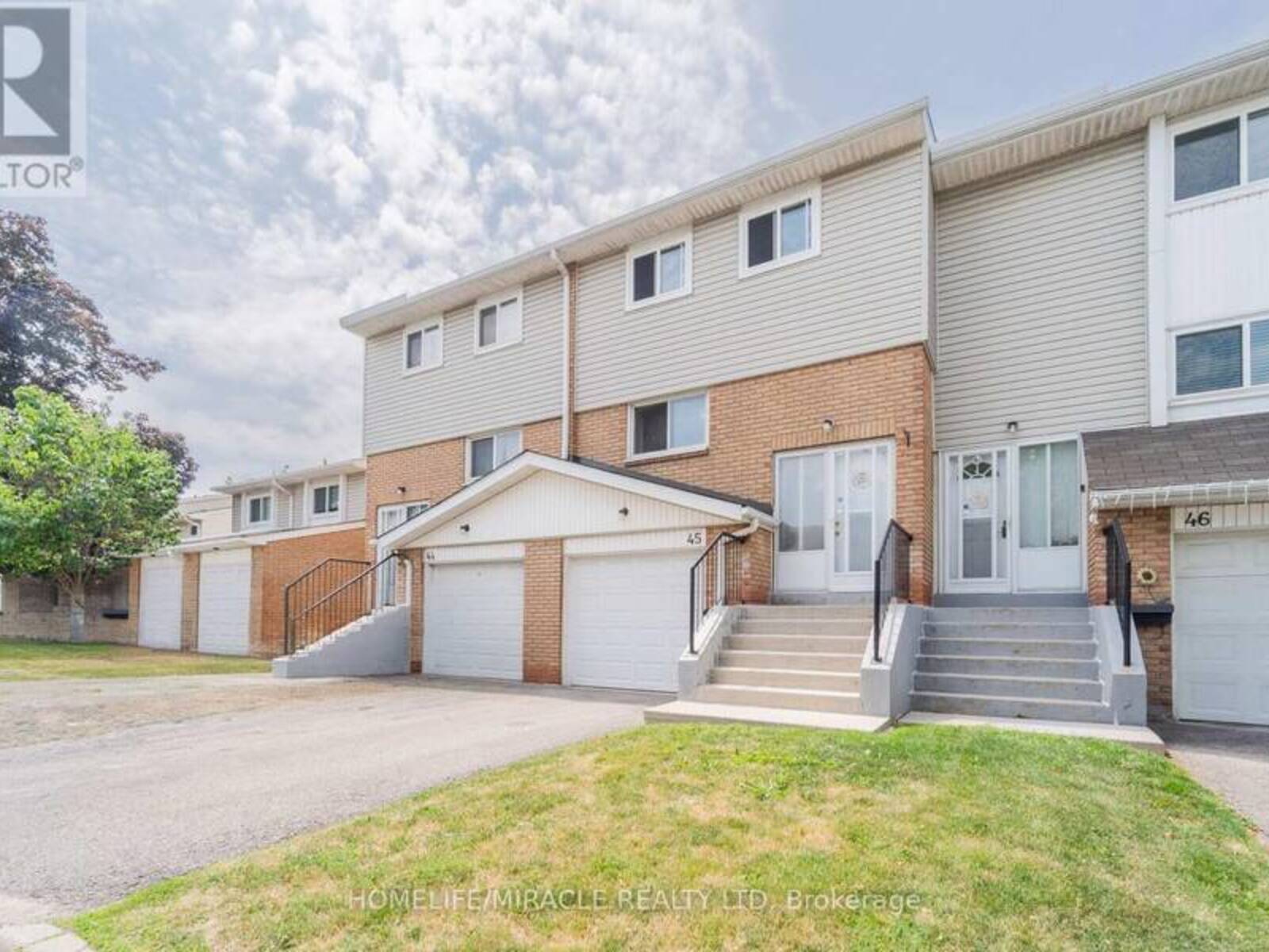 45 LINCOLN COURT, Brampton, Ontario L6T 3Z2