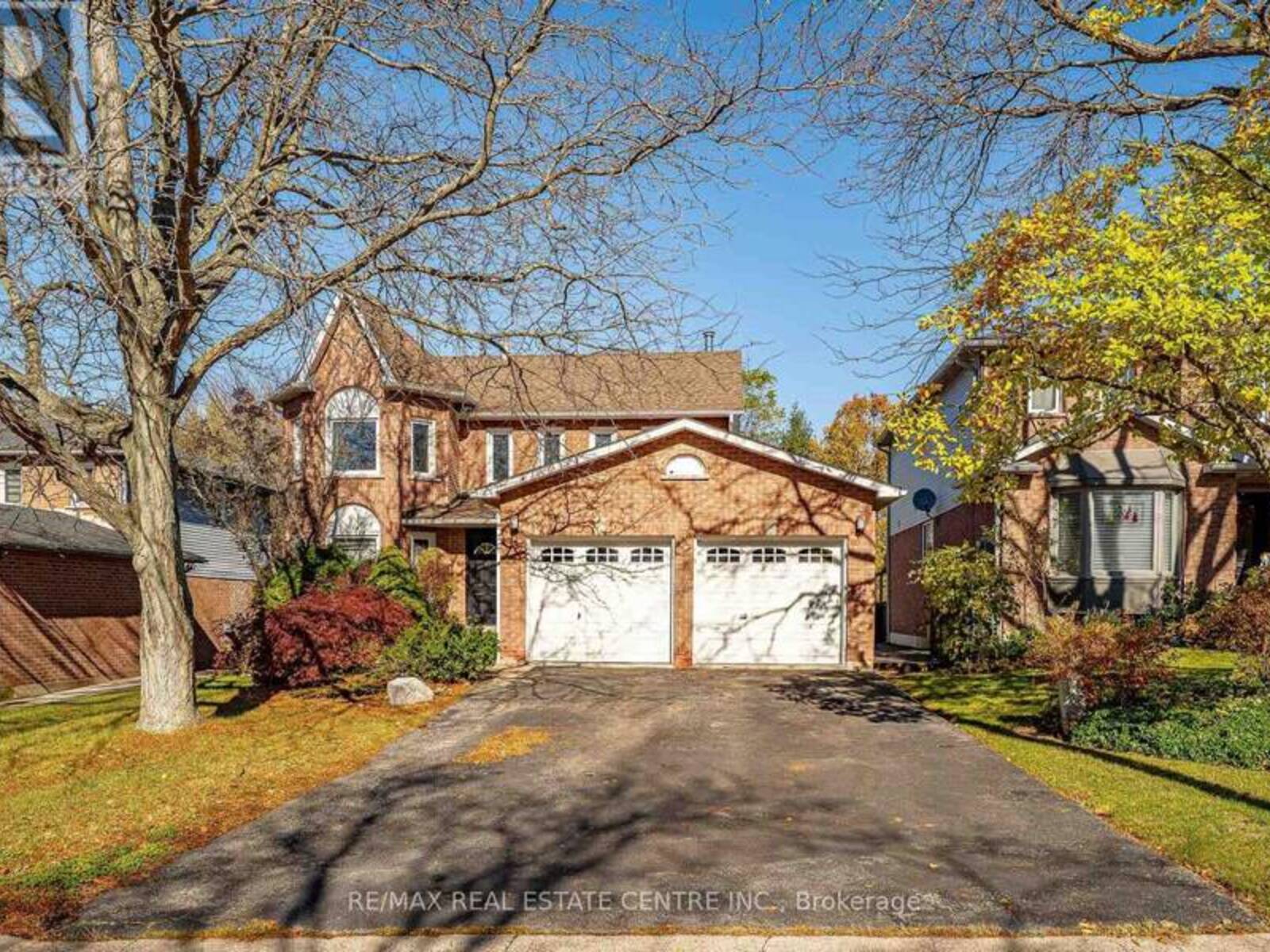 12 CREEKWOOD PLACE, Dundas, Ontario L9H 6S9