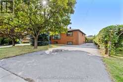 221 ELGIN MILLS ROAD W | Richmond Hill Ontario | Slide Image Four