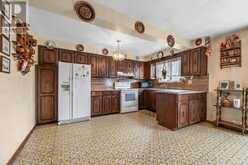 221 ELGIN MILLS ROAD W | Richmond Hill Ontario | Slide Image Eight