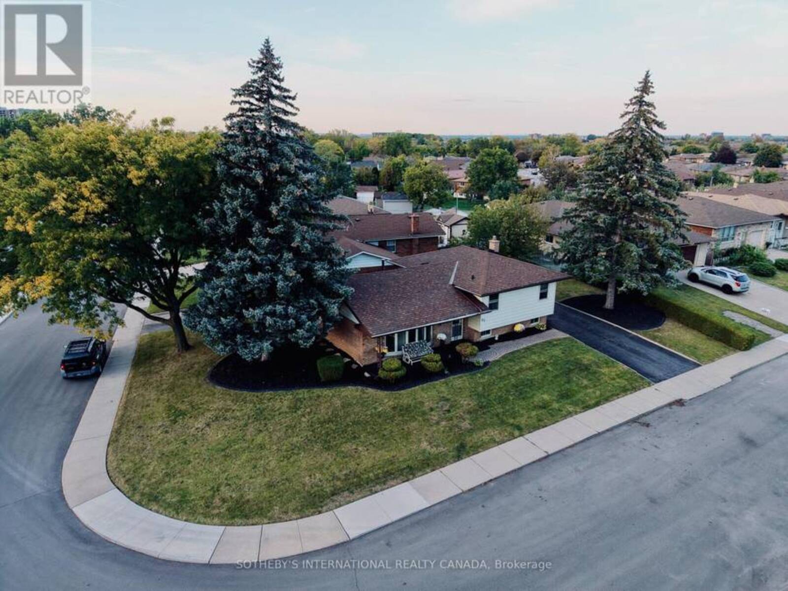 83 MARCELLA CRESCENT SW, Hamilton, Ontario L8K 6E9