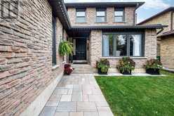 1045 MANNINGTON LANE | Mississauga Ontario | Slide Image Five