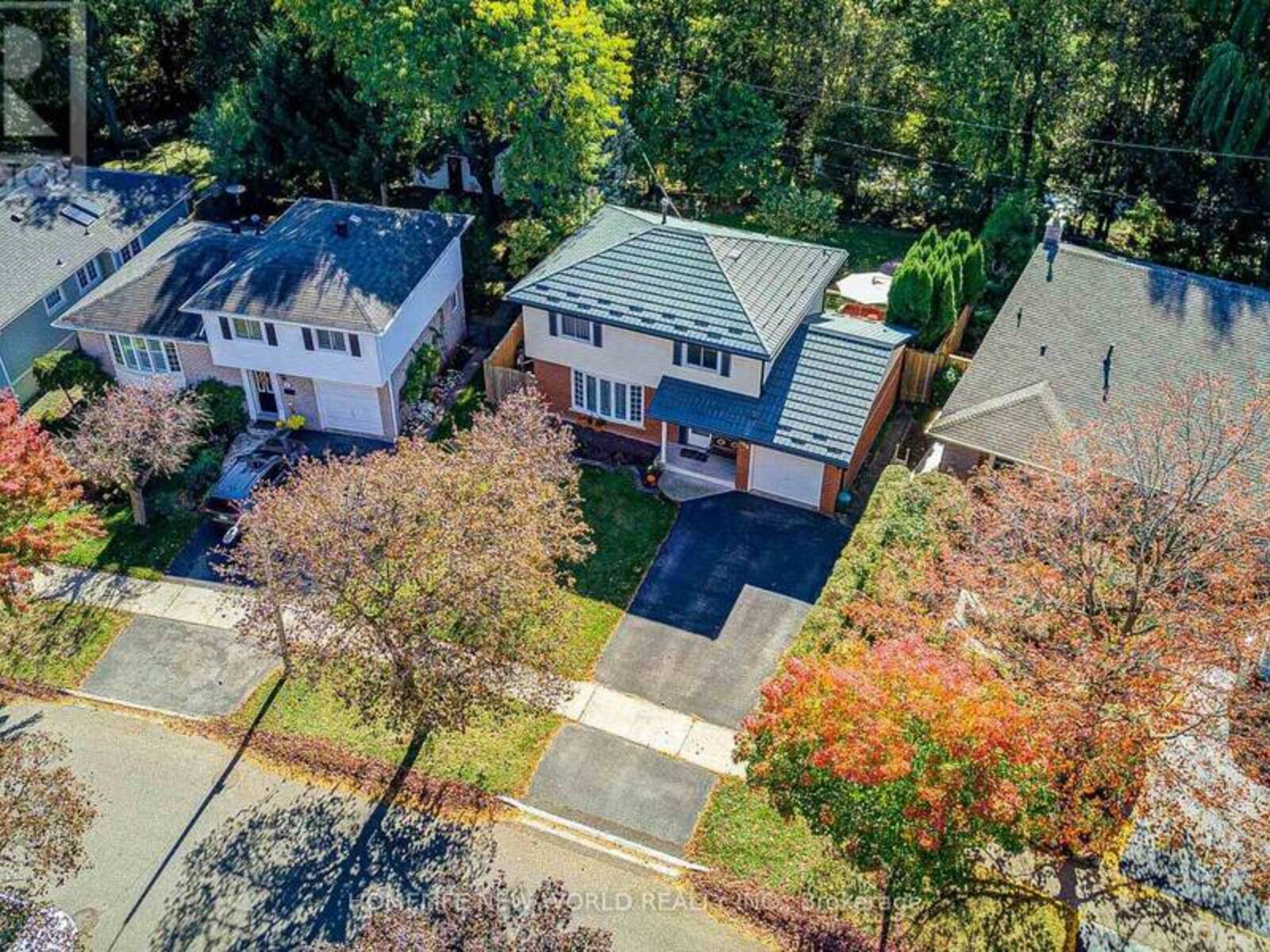 346 MELORES DRIVE, Burlington, Ontario L7L 4T8