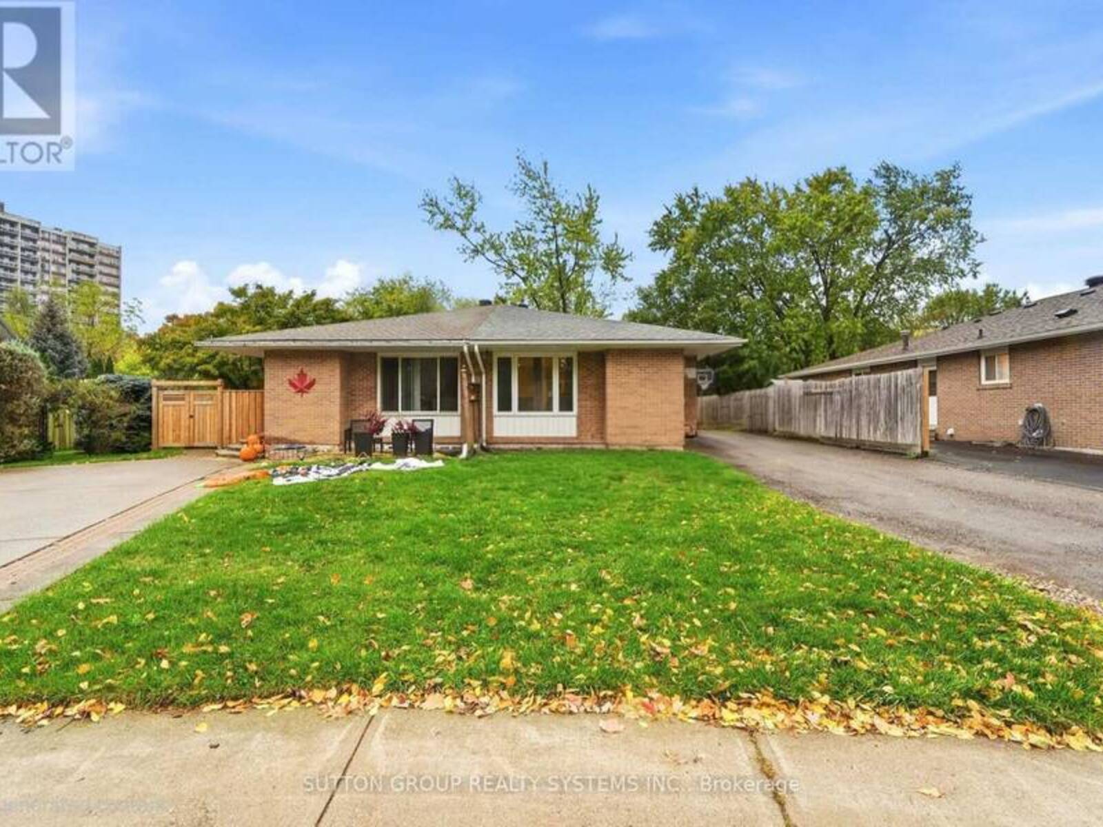 1916 REISS COURT, Mississauga, Ontario L5J 3S3