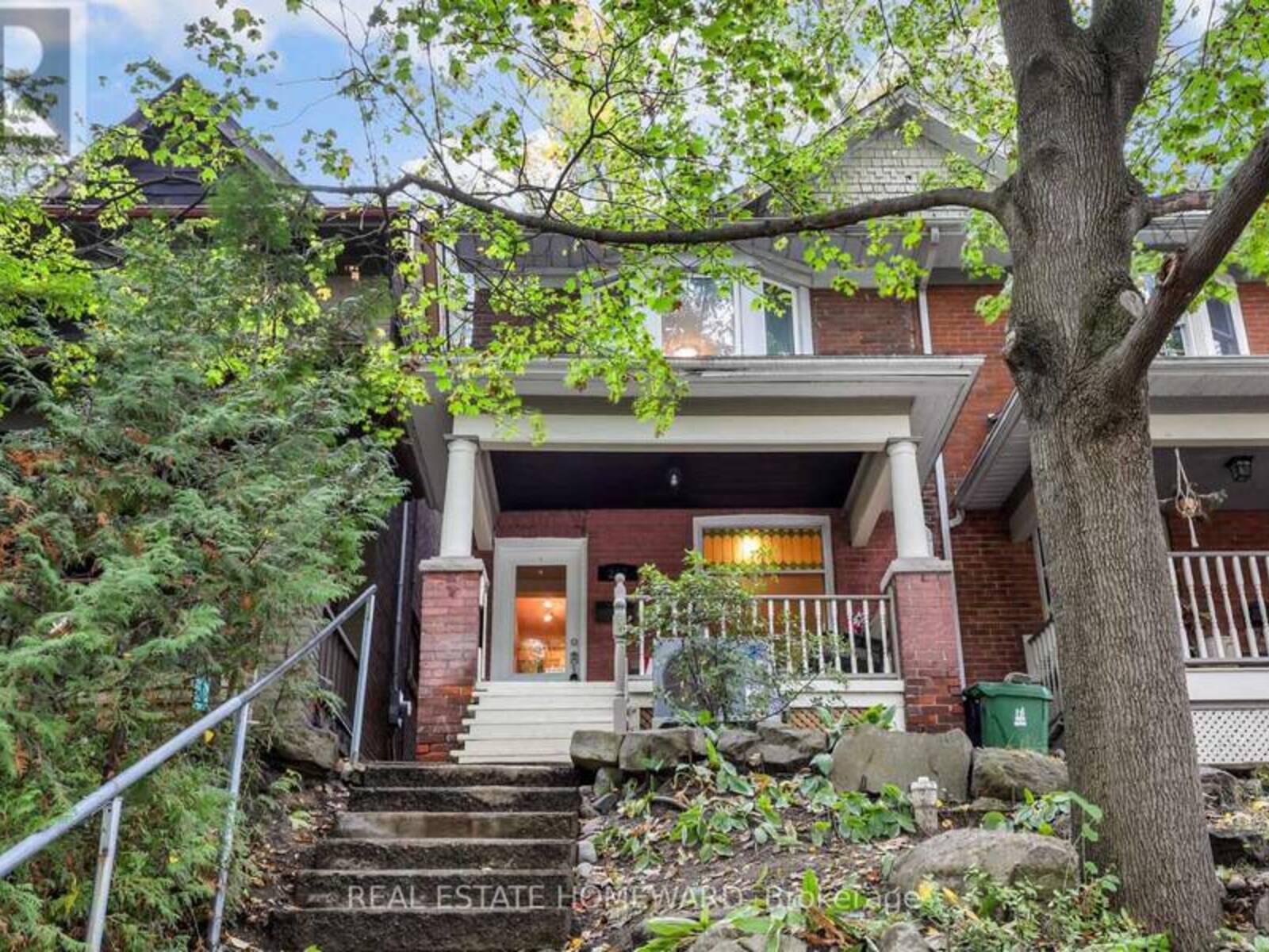 207 WAVERLEY ROAD, Toronto, Ontario M4L 3T4