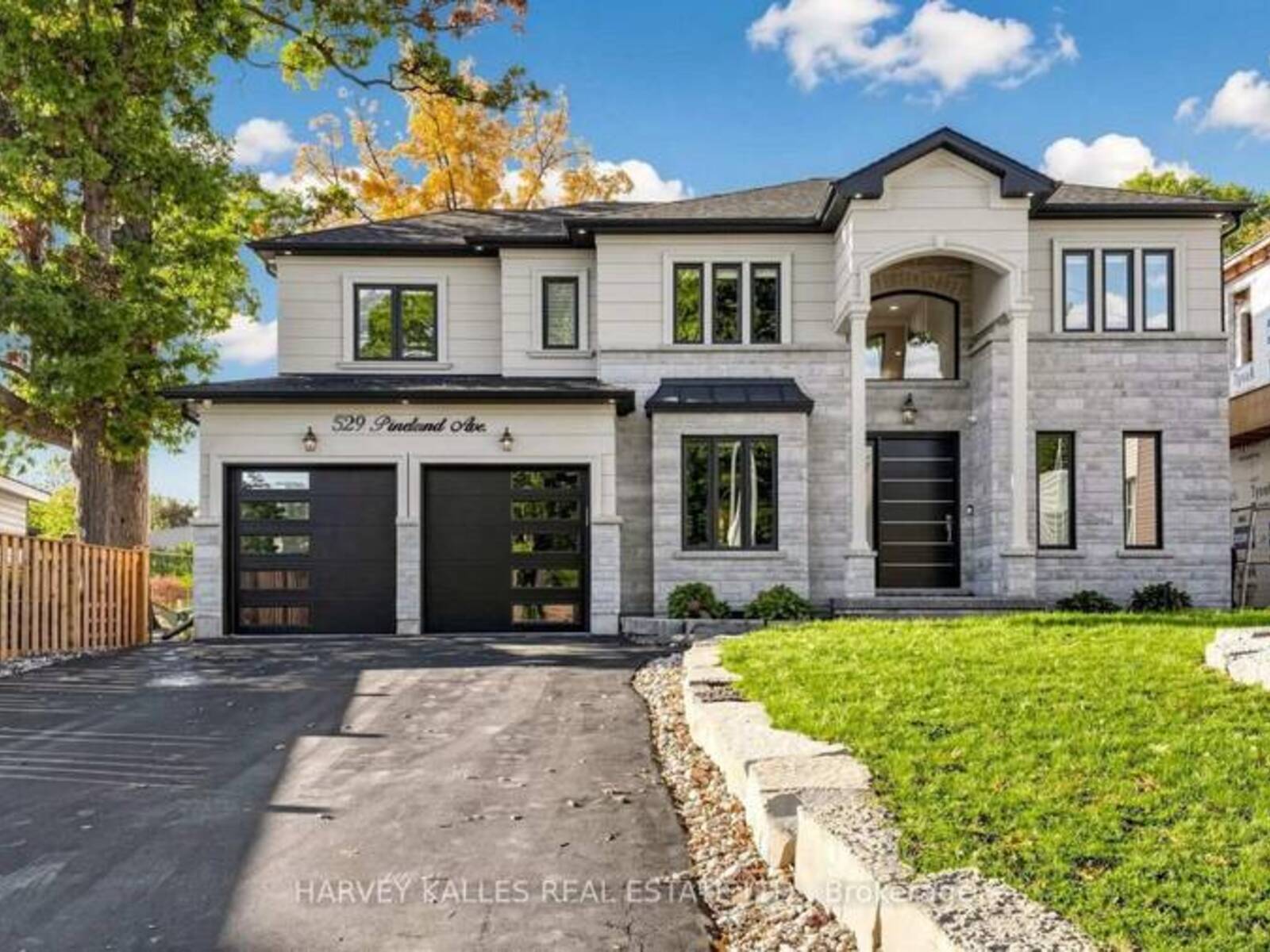 529 PINELAND AVENUE, Oakville, Ontario L6K 1Z9