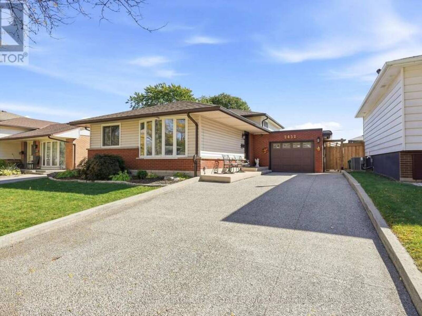 2432 CYPRUS AVENUE, Burlington, Ontario L7P 1G6