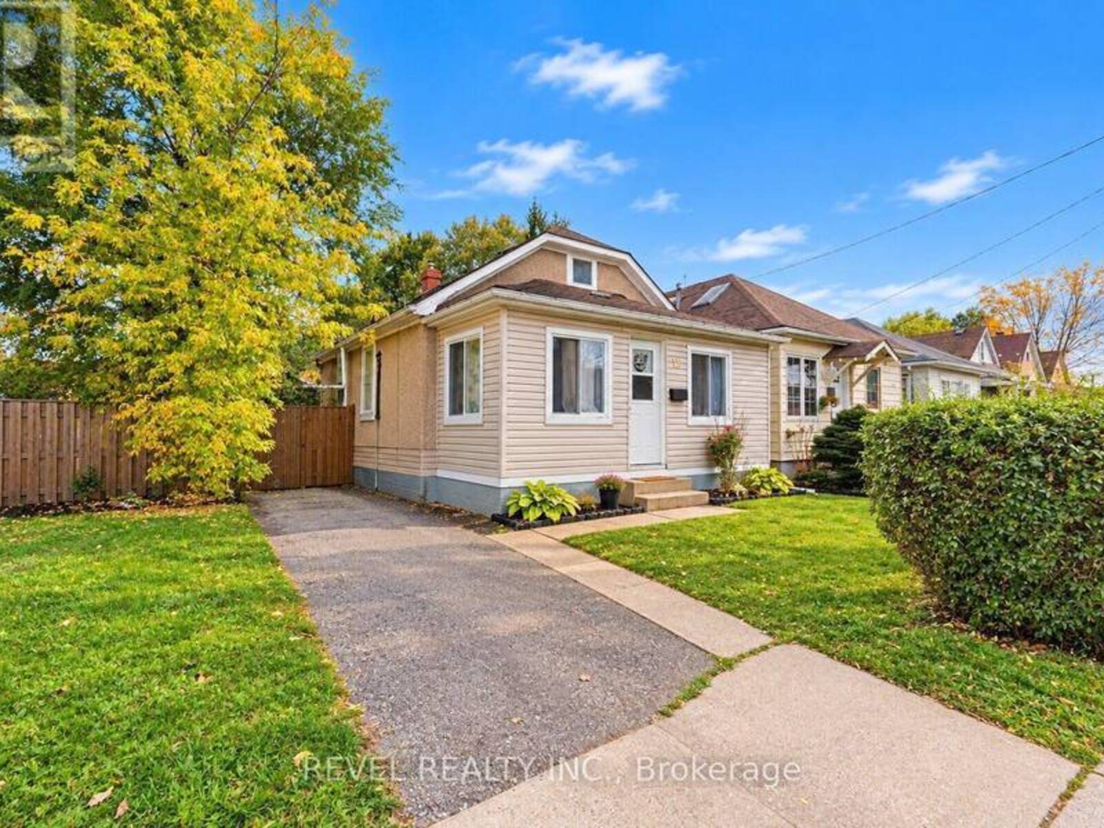 12 MERIGOLD STREET, St. Catharines, Ontario L2S 2N3