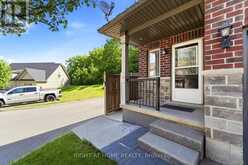 32 ROLLING LANE | Hamilton Ontario | Slide Image Three