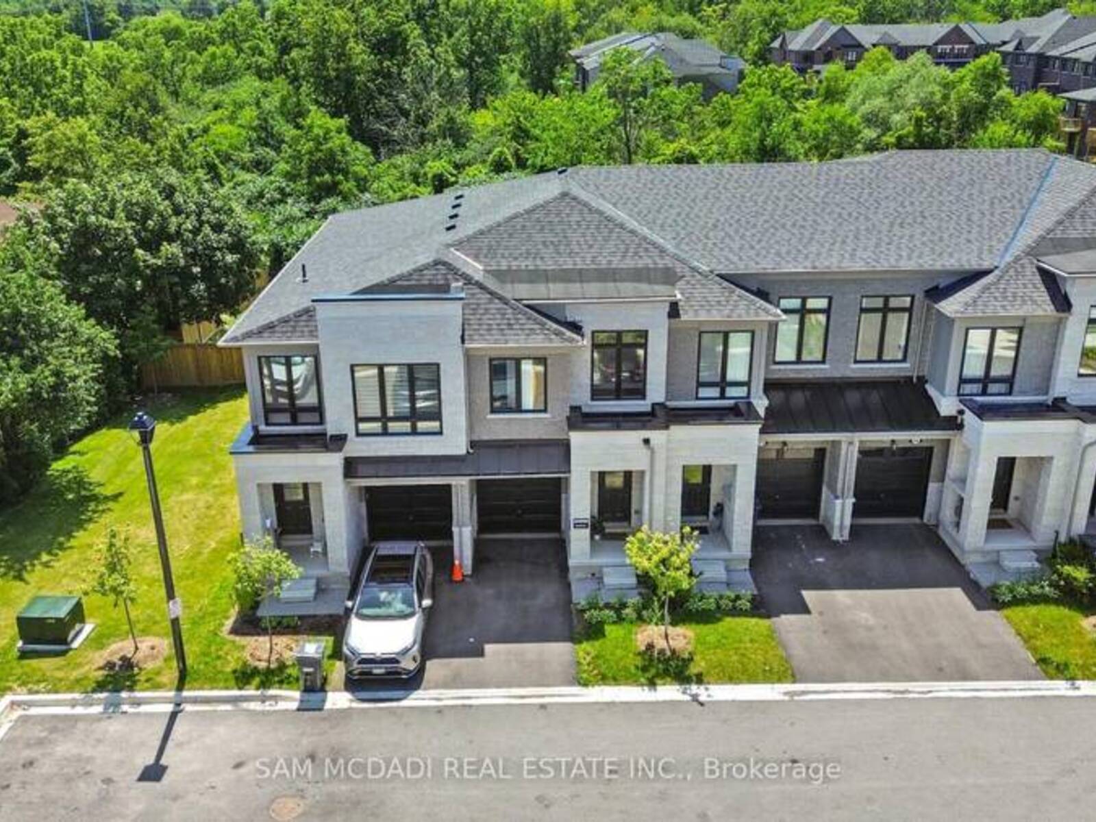 2076 COPPENWOOD COMMON, Burlington, Ontario L7P 0V8