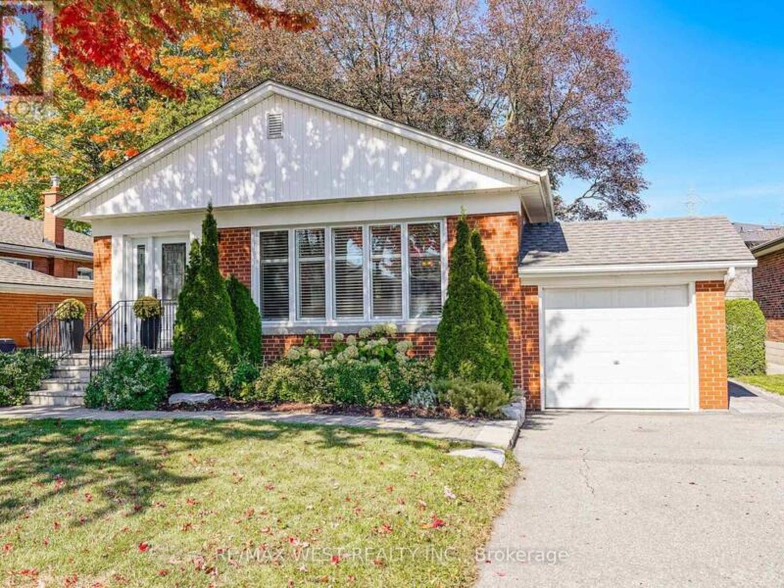 18 NASHLAND AVENUE, Toronto, Ontario M9B 2V4